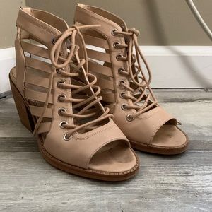 Vince Camino light tan 7M leather with wood block heals.